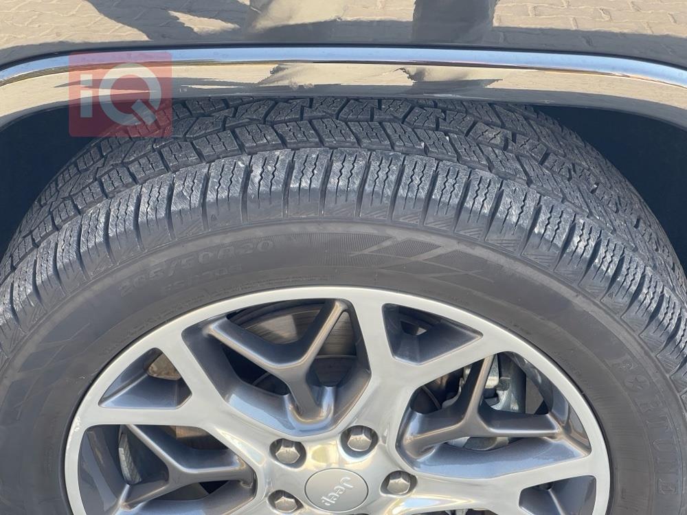 جیپ گراند شیرۆکی